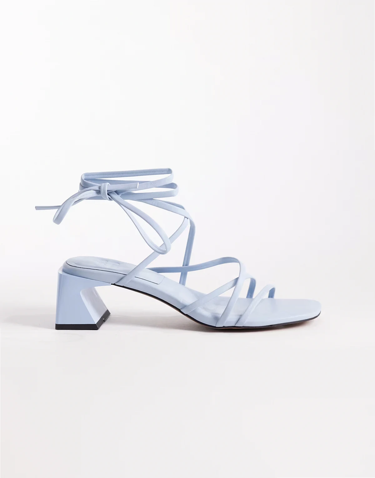 – Hundred – Riemchensandalen in Blassblau mit Blockabsatz