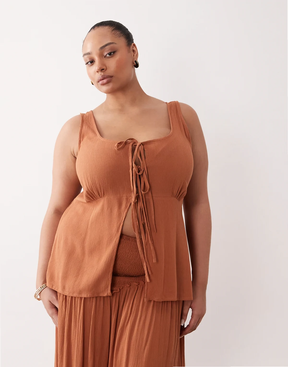 Esmée Curve tie front beach top in rust - part of a set