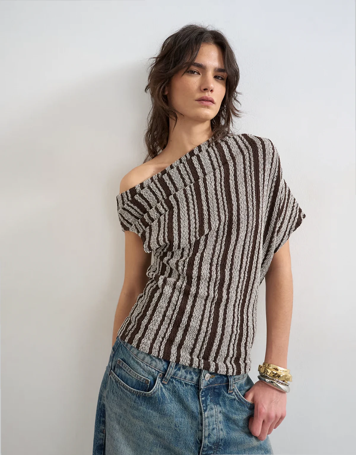 striped fallen shoulder textured top in gray