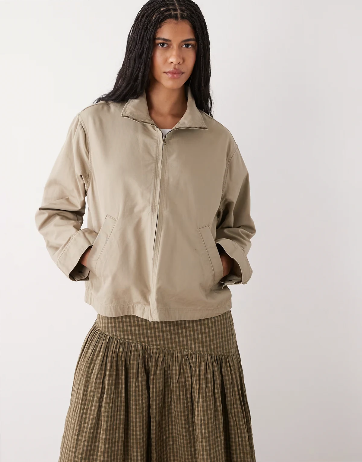 – Weite Jacke in Beige mit Stehkragen