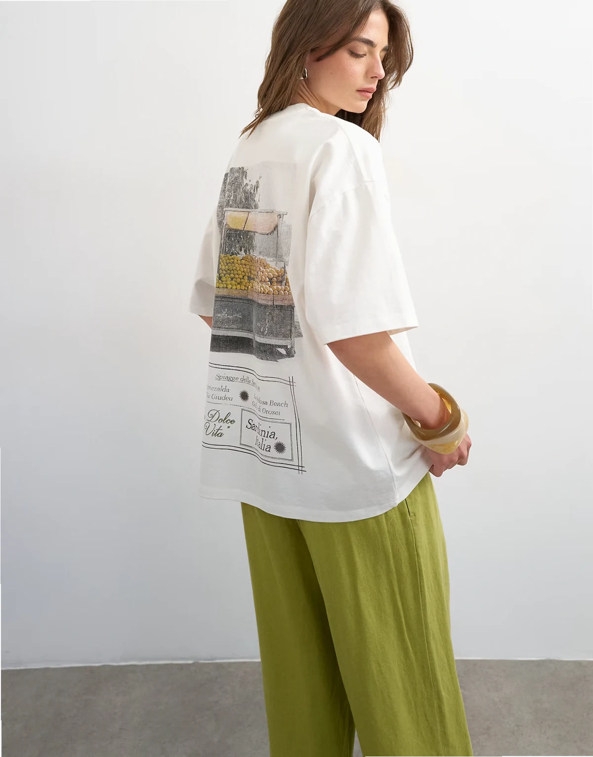 – Sardinia – T-shirt oversize w kolorze ecru z grafiką cytryny