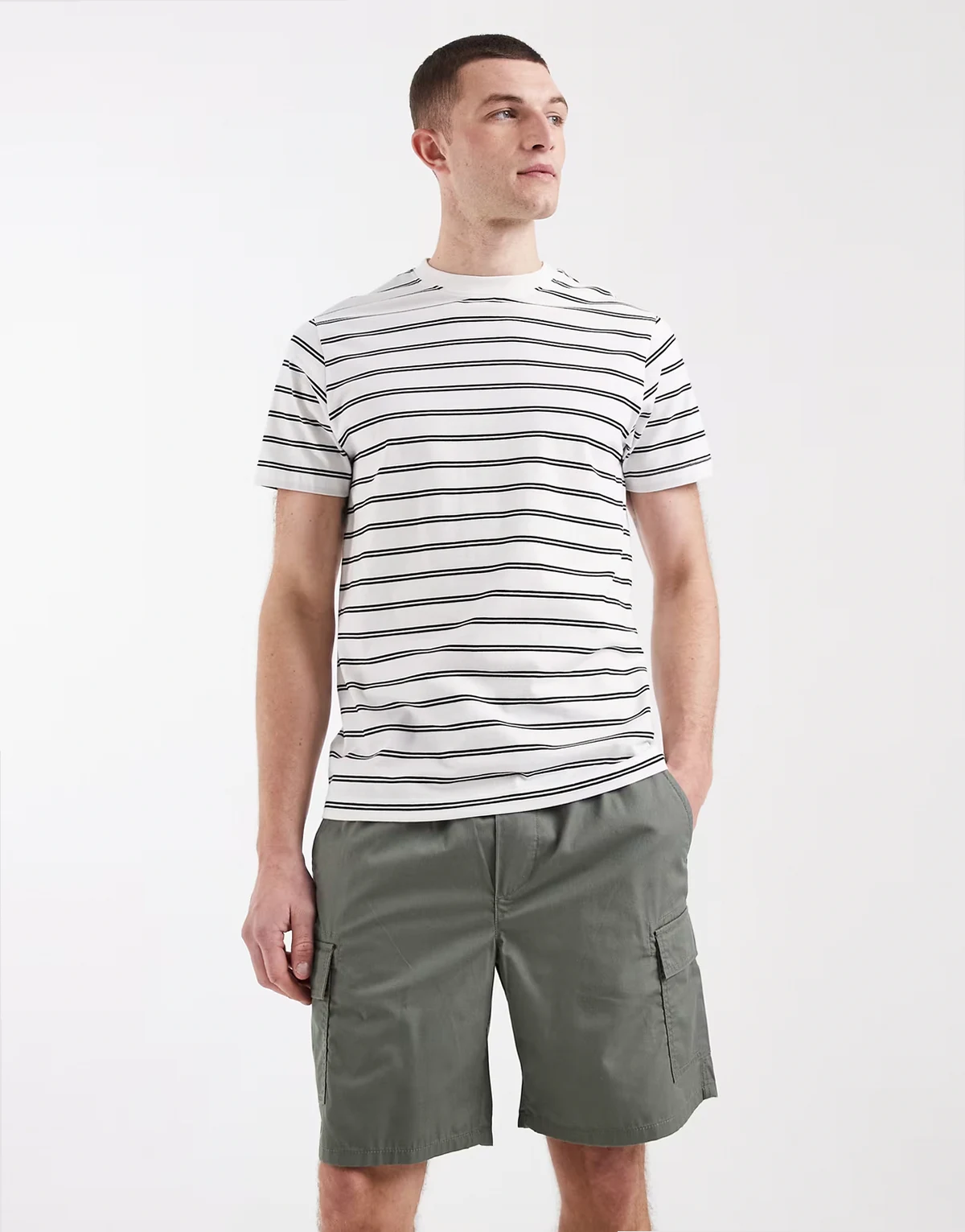 – Cargoshorts in hellem Khaki