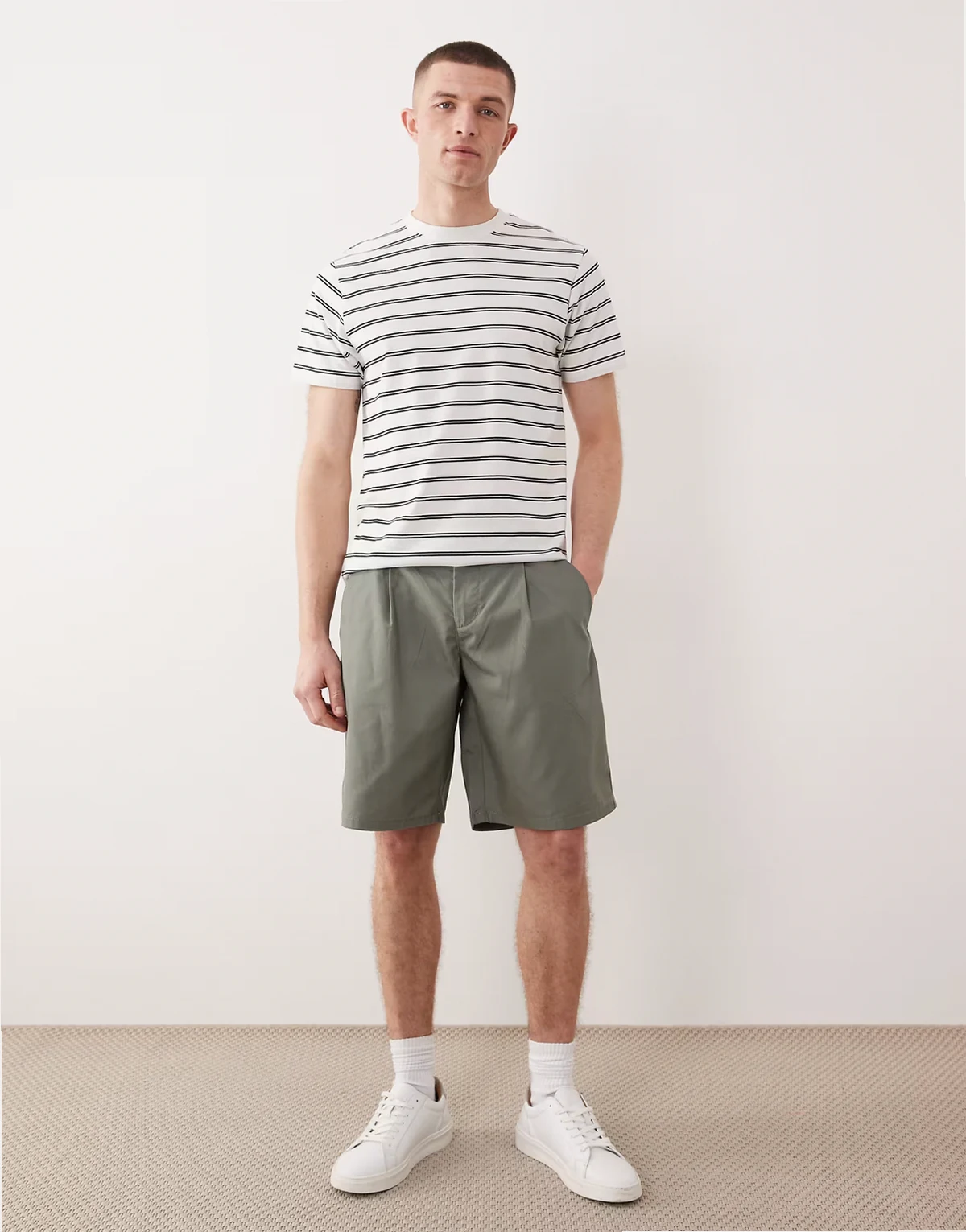 – Loose-Fit-Cargo-Shorts in hellem Khaki