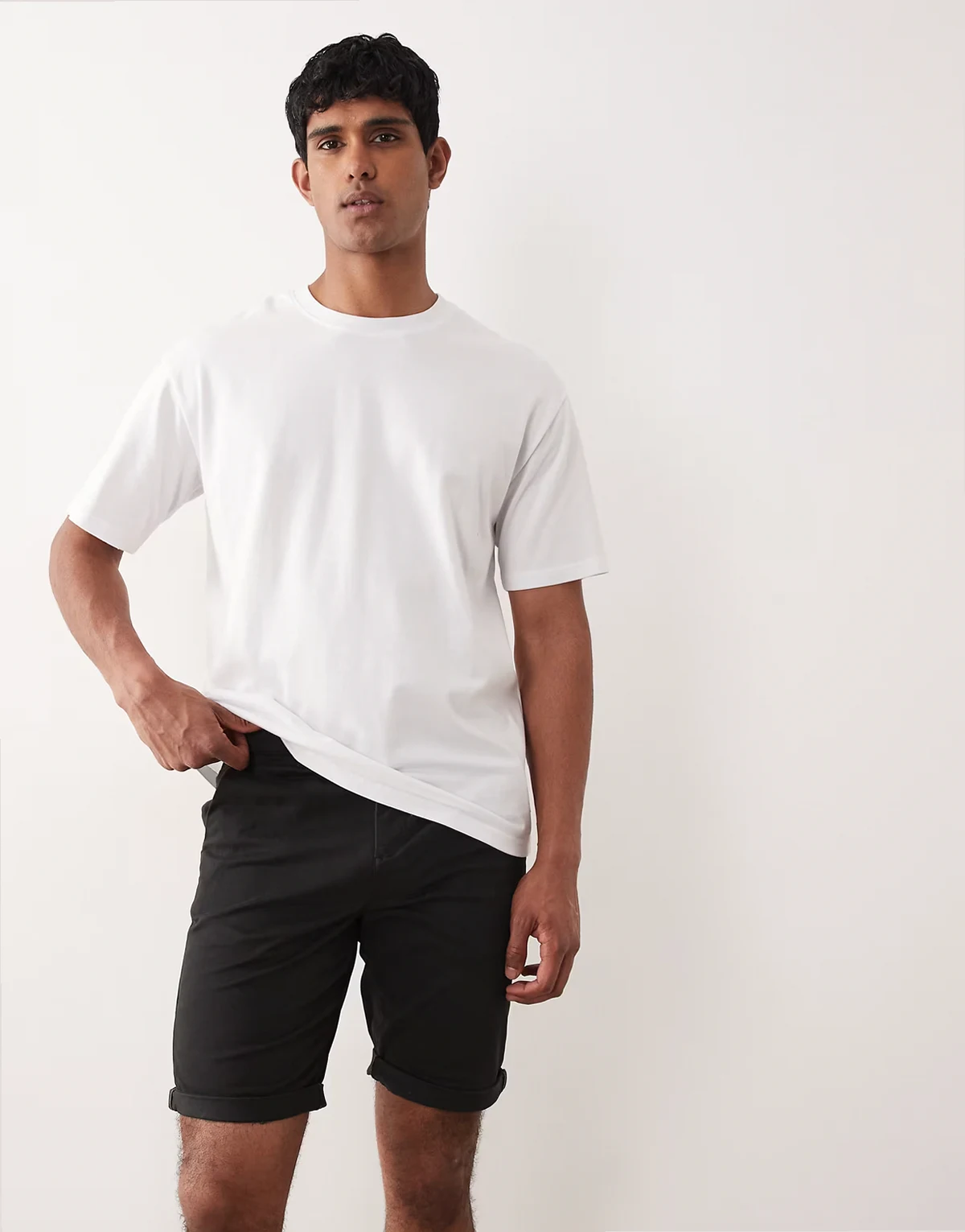 – Regular-Fit-Chino-Shorts in Schwarz