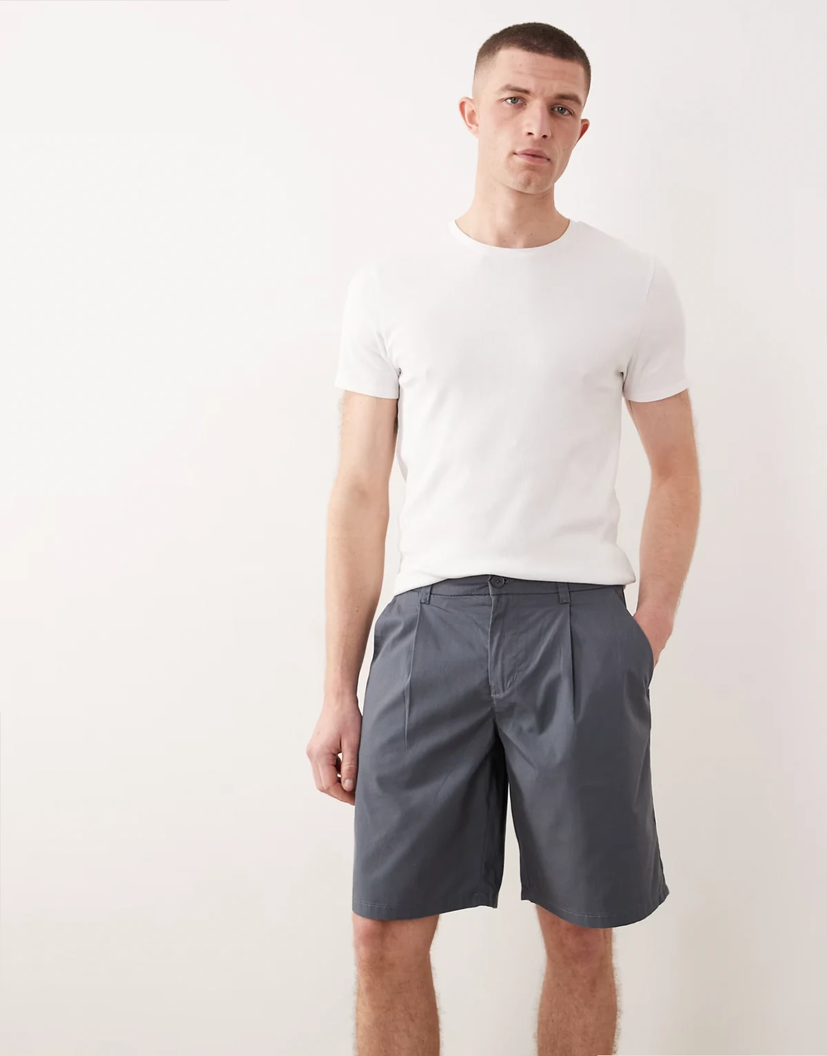 – Loose-Fit-Cargoshorts in Anthrazit