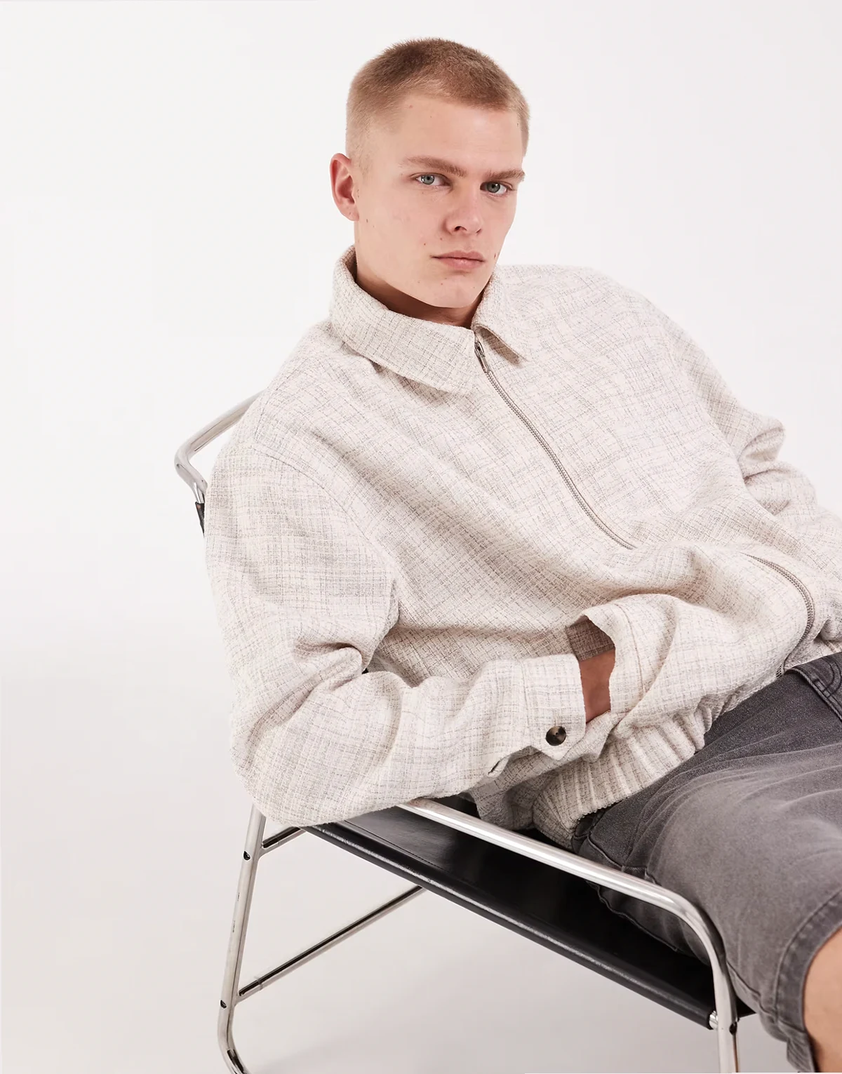 – Fakturowana kurtka Harrington w kratę w kolorze ecru