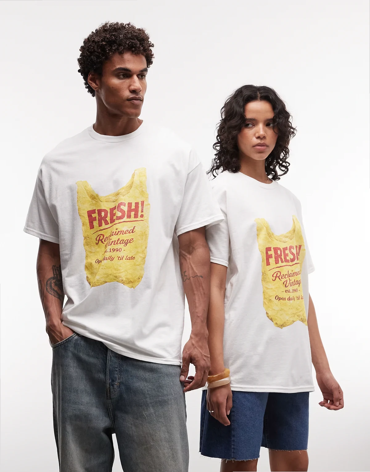 Unisex – Biały T-shirt oversize z grafiką Fresh Shopper