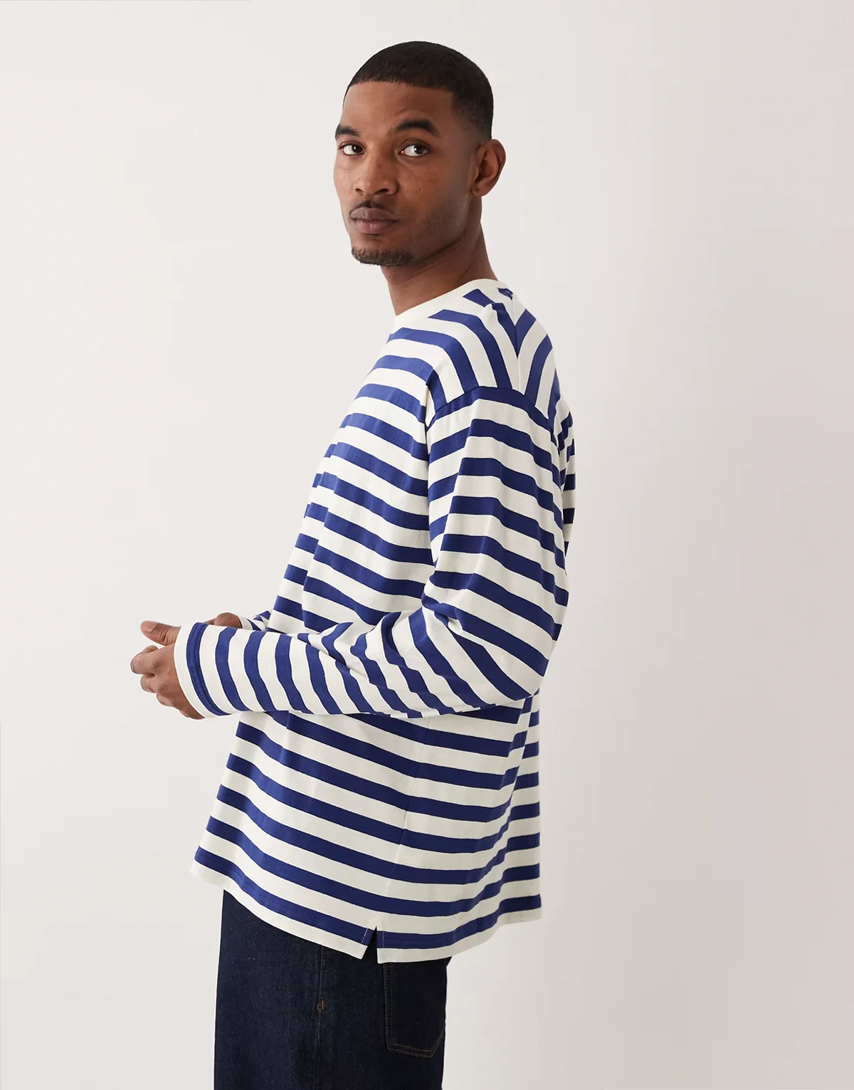 – Langärmliges, gestreiftes Oversize-Shirt in Blau und Weiß