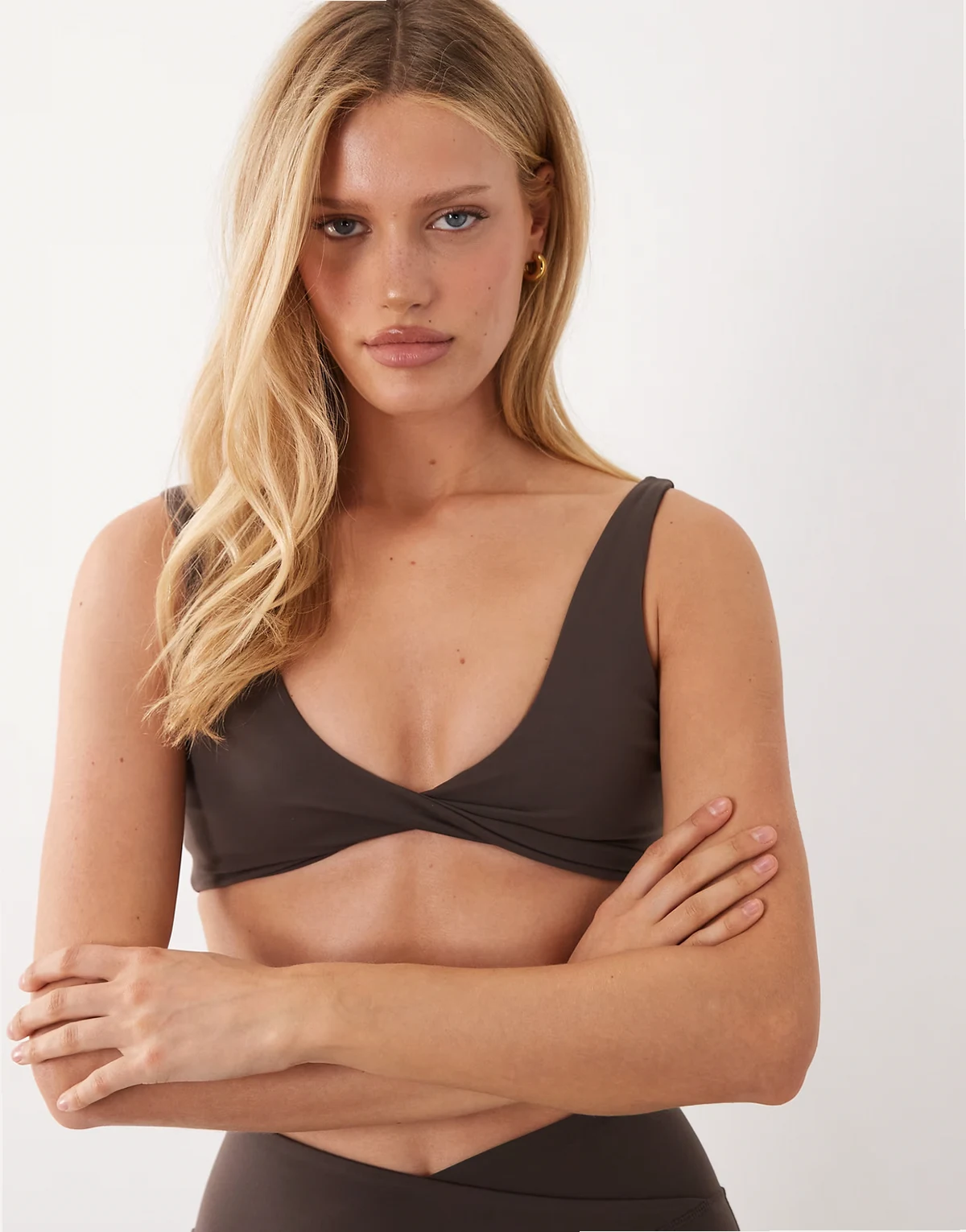 DayFlex twist front sports bra in mocha brown