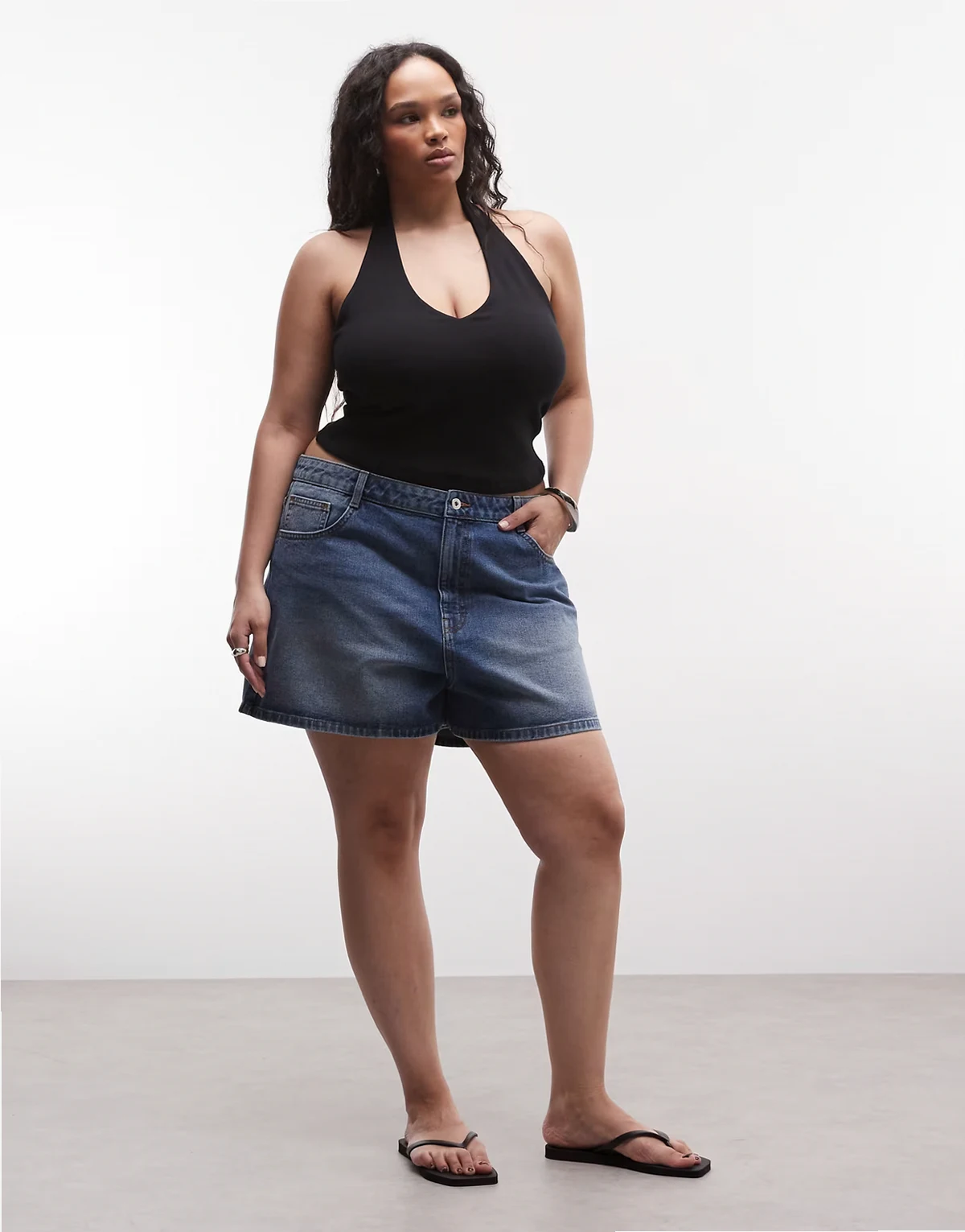 Plus mom shorts in midwash