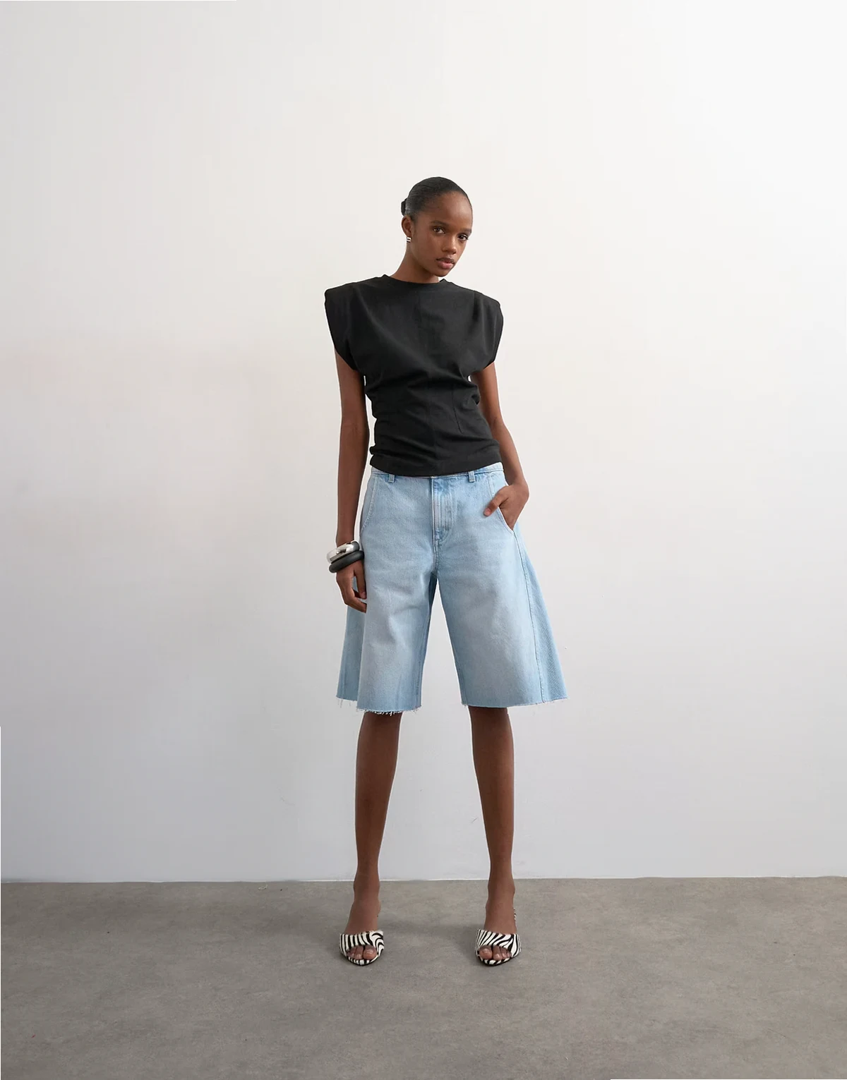 denim barrel leg jorts in bleach