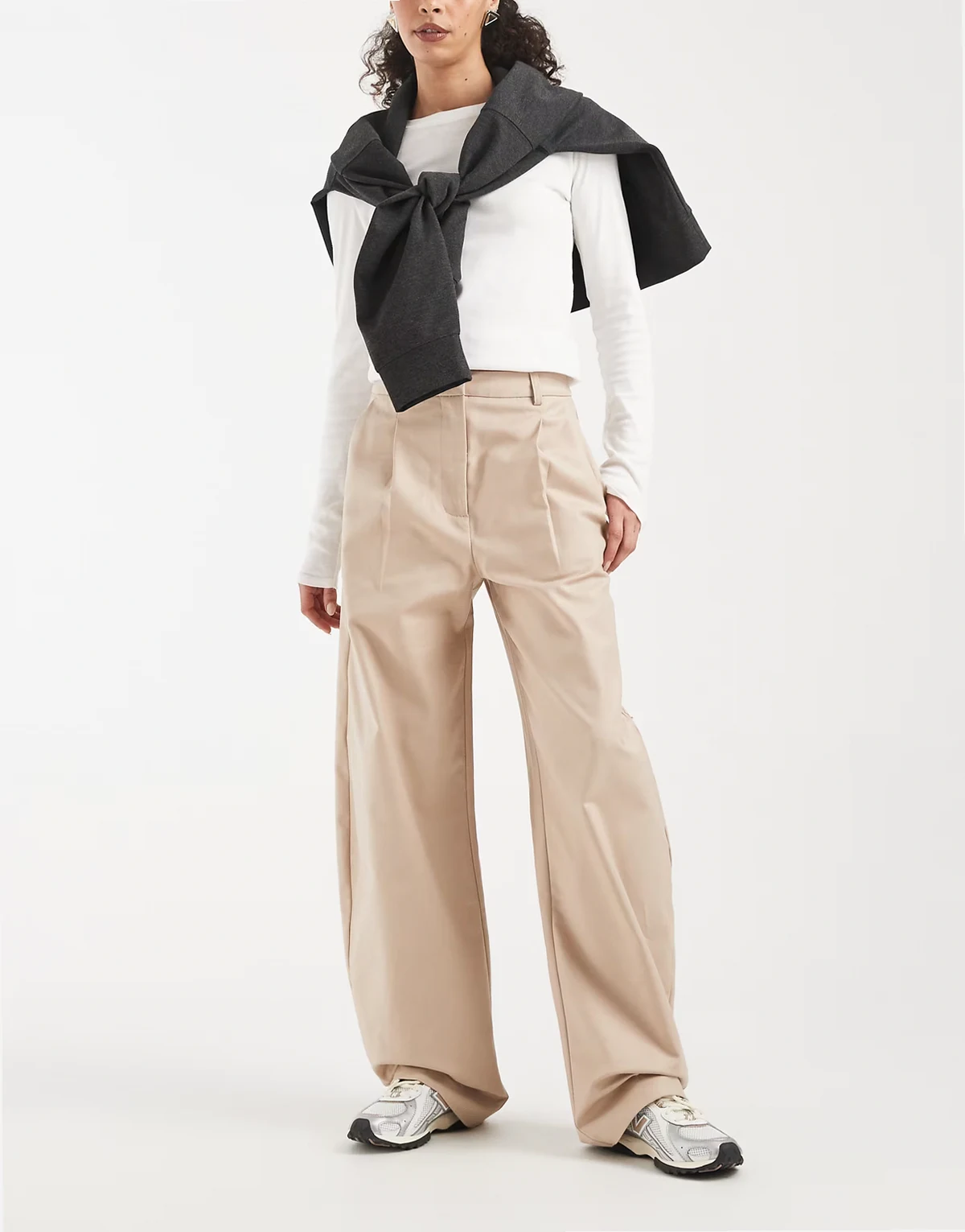 – Elegante Hose aus Baumwollsatin in Taupe mit abgerundetem Beinschnitt