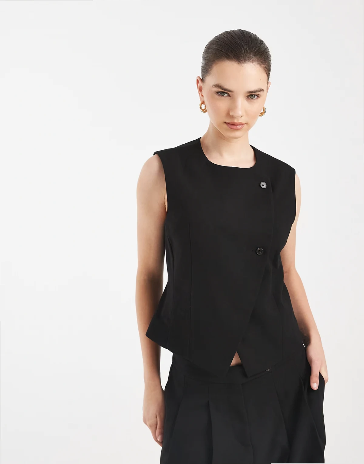 mix & match asymetric button tailored vest in black
