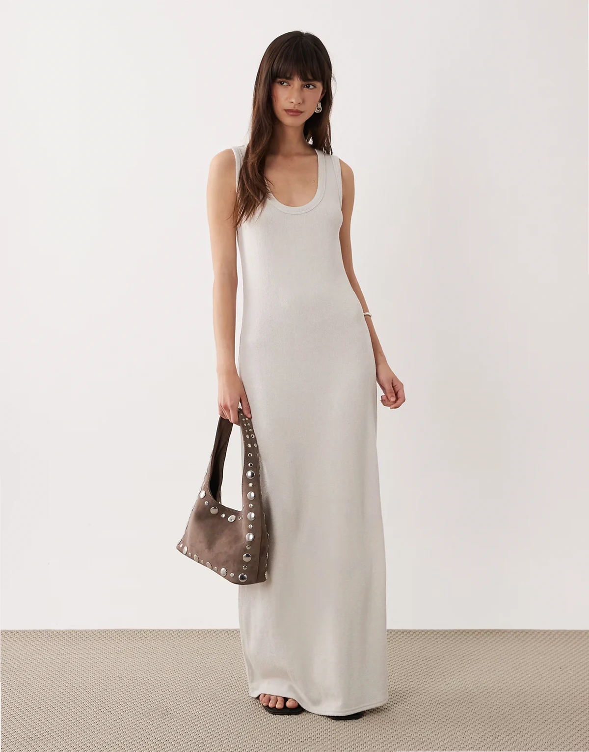 – Maxikleid aus leichtem Bouclé in Steinbeige mit U-Ausschnitt