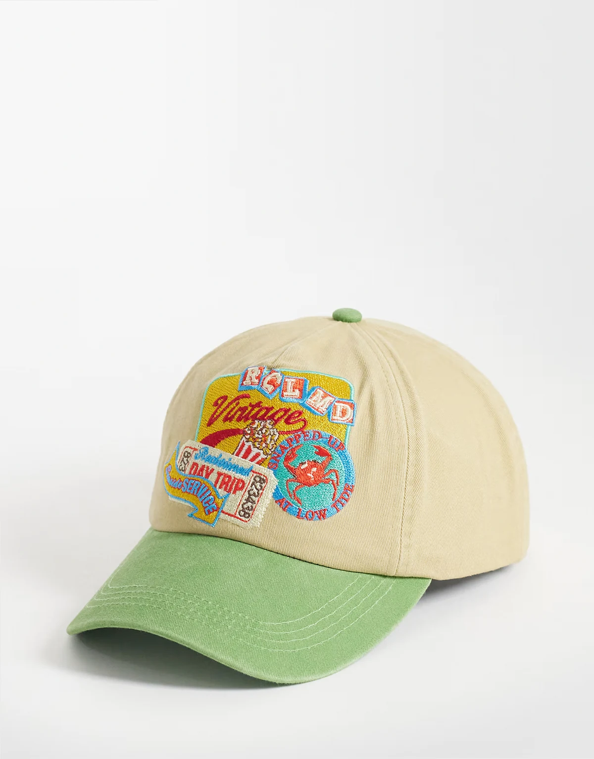 Unisex cap with badges in cream