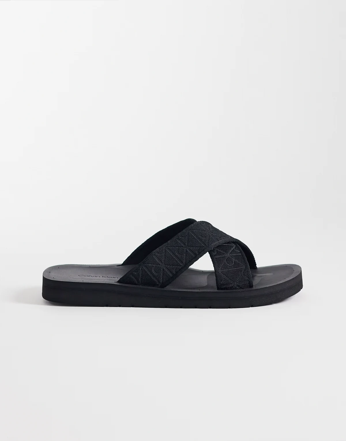 – Essential – Sandalen in Schwarz mit überkreuzten Riemen