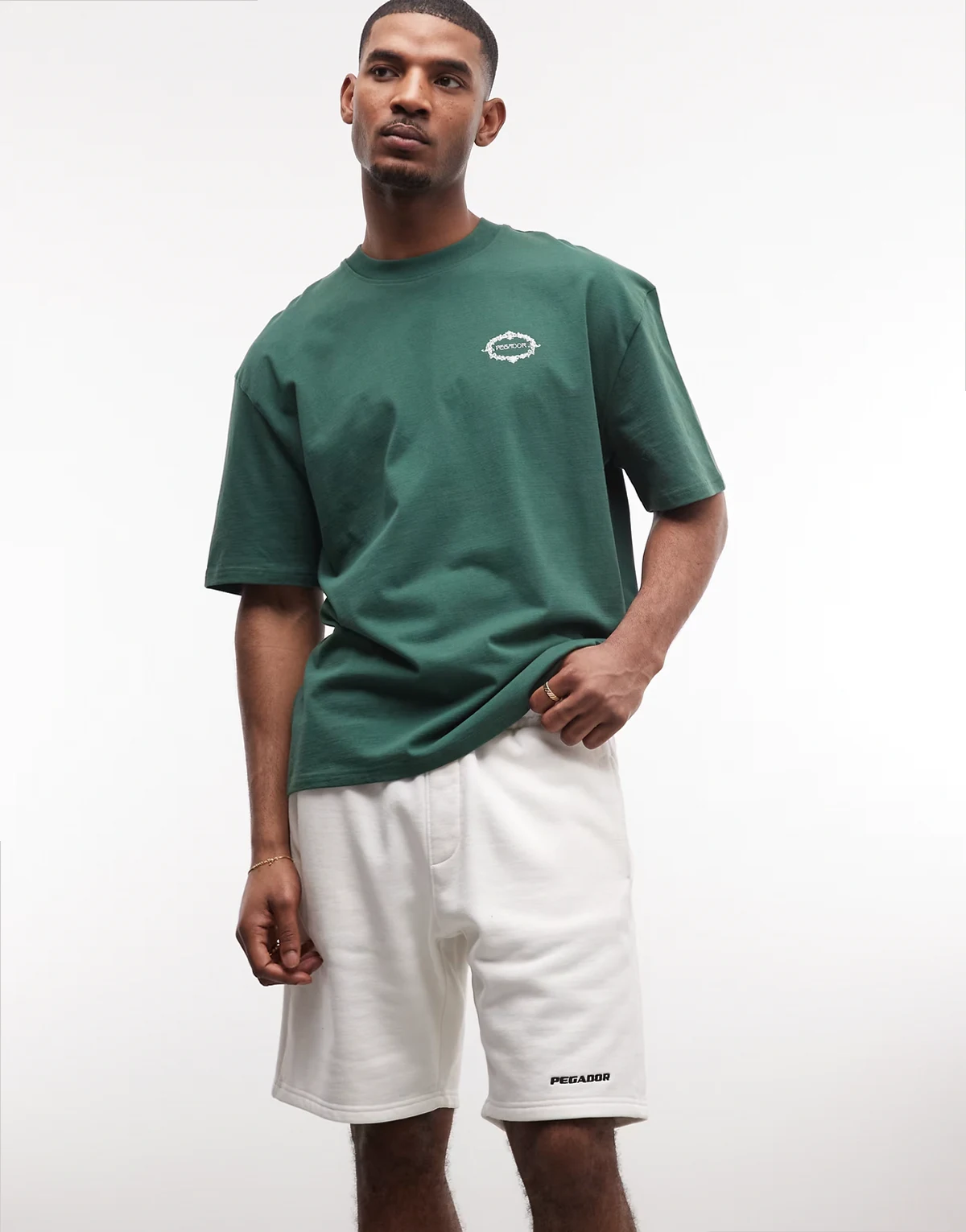 – Schwere Sweatshorts in Wollweiß mit Logo