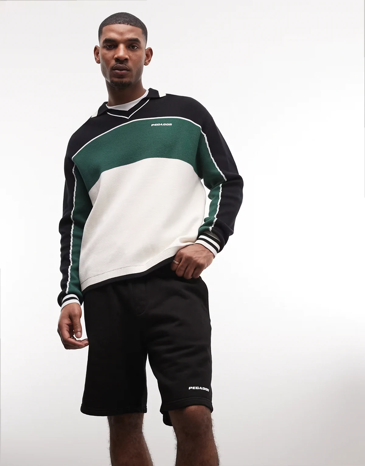 – Schwere Sweatshorts in verwaschenem Schwarz mit Logo