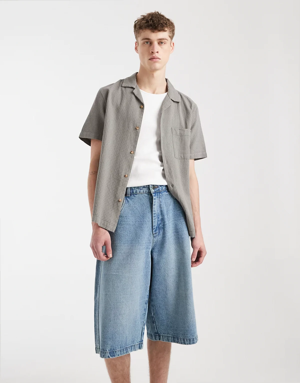 – Evan – Weite Jeans-Shorts in Hellblau