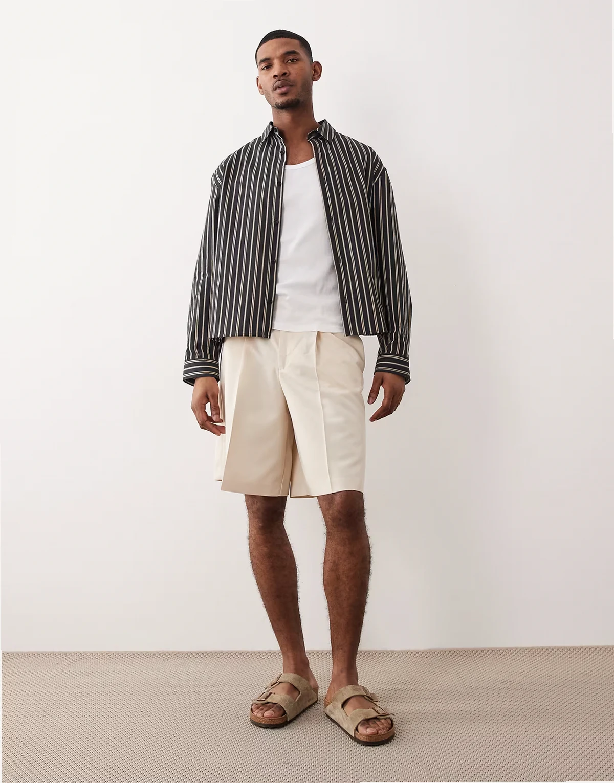 – Elegante Bermuda-Shorts mit Bundfalte in Ecru