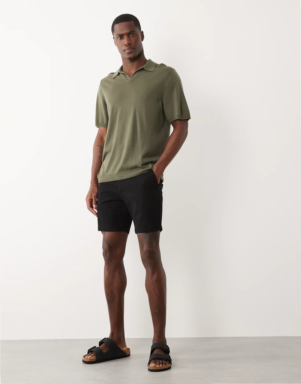 – Mittellange Skinny-Fit-Chino-Shorts in Schwarz